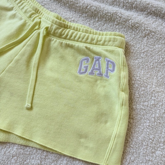 Y2K GAP Lemon Yellow Cotton Drawstring Athletic Shorts Grey Embroidery Size M - Picture 2 of 4